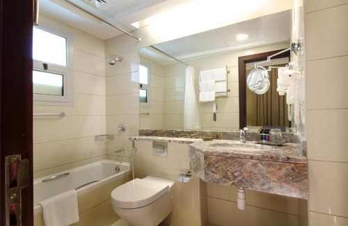 Al Mankhool Hotel | Raviz Center Point Hotel