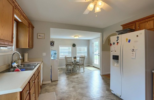 Hesston House | Raydream- Aunt Susies- Raystown Lake- 7 Points