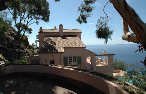 Le Rayol Villa | RayolCanadel ROYAL = 180 ° of the beautiful turquoise Gulf StTropez view, 1km beach. blan