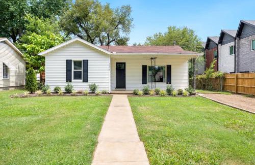 Fayetteville House | RazorDog-2 mi to U of A & DT-Dog Friendly