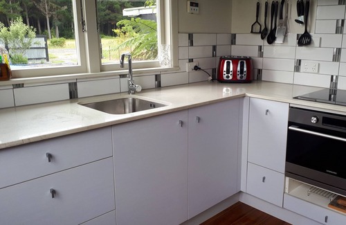 Te Rangiita House | 'Re-Cooper-ation" Your place to chill out, Swim, Fish, Explore and Recharge