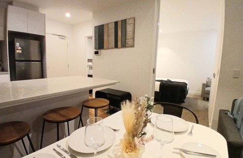 Melbourne Central Business District Apartment | ReadySet Apartments on Rose Lane
