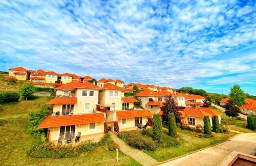 Dunaszentmiklos Apartment | Reburg Residence