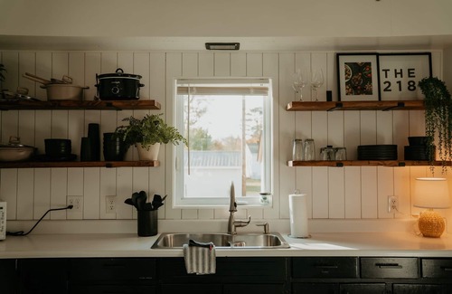 Grand Rapids House | Recently updated modern design 2 bedroom!