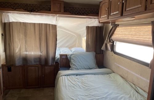 Twentynine Palms House | Reconnect with Nature at this Unforgettable Camper Retreat.