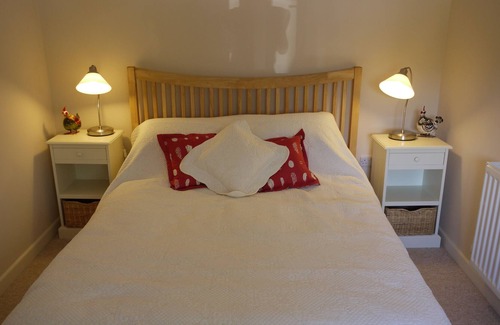 Llanvair Kilgeddin Cottage | Rectory Cottage - Sleeps 4, Dogs Welcome, Perfect for Families