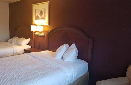 Wayne Hotel | Red Apple Inn
