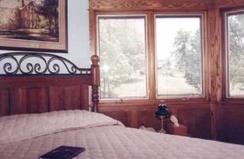 Clarks Summit Bed & Breakfast | Red Barn Village B&B