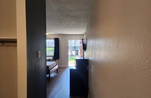 Houma Hotel | Red Carpet Inn - Houma LA