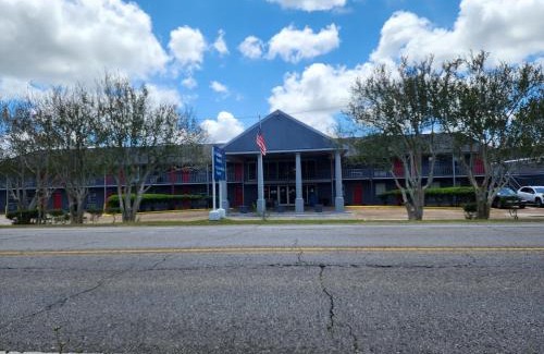 Houma Hotel | Red Carpet Inn - Houma