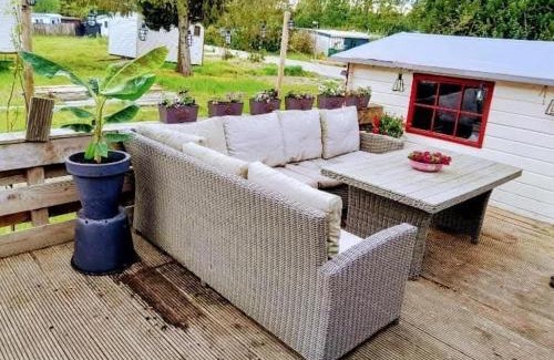 Anloo Ski Chalet | "Red Cedar" Ruime chalet met zonnige veranda