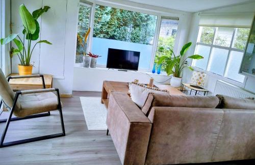 Anloo Ski Chalet | "Red Cedar" Ruime chalet met zonnige veranda