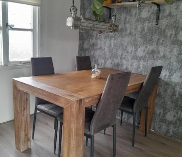 Anloo Ski Chalet | "Red Cedar" Ruime chalet met zonnige veranda