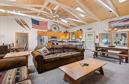 Maggie Valley Cabin | Red Deer Lodge - 3 BR, Creekside, Minutes from Ski Area