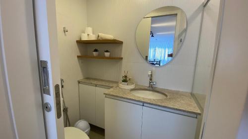 Barro Vermelho Apartment | Red Design by Mosaico Stays