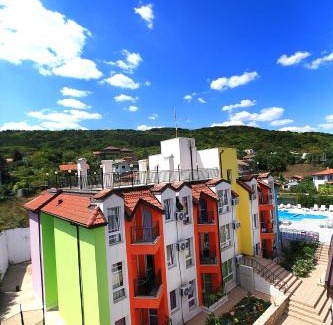 Balchik Apartment | Red Fashion Apartments with Free Parking&Pool