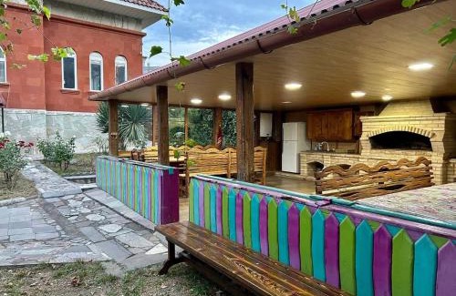 Getahovit Villa | Red House