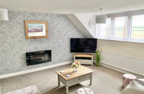 Aubourn Apartment | Red House Cottage - peaceful - views - walks