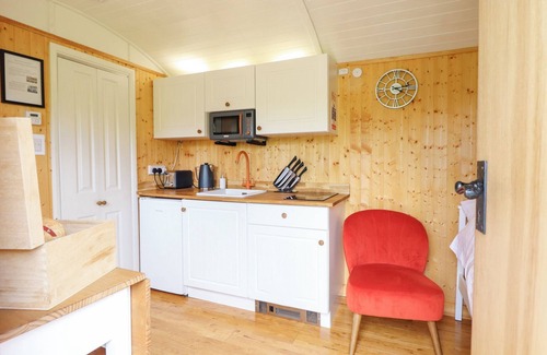 Oswestry Cottage | Red Kite at Wild Valley Huts