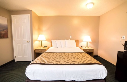 Tropic Hotel | Red Ledges Inn