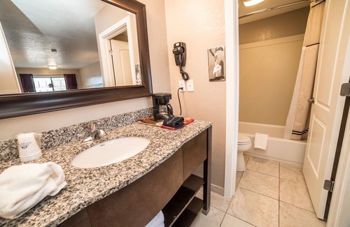 Tropic Hotel | Red Ledges Inn