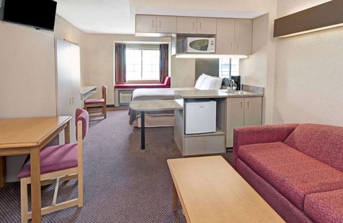 Elk Grove Village Hotel | Red Lion Inn & Suites Elk Grove Village