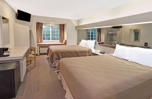 Elk Grove Village Hotel | Red Lion Inn & Suites Elk Grove Village