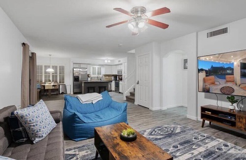 Red Mountain Ranch House | Red Mountain Ranch home, BBQ, Pool Heater