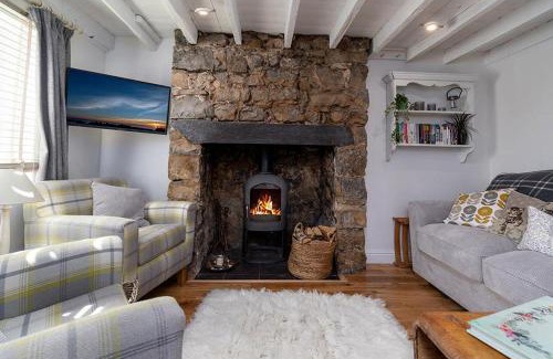 Brynsiencyn House | Red Robin Cottage