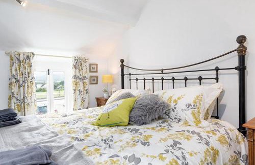 Brynsiencyn House | Red Robin Cottage