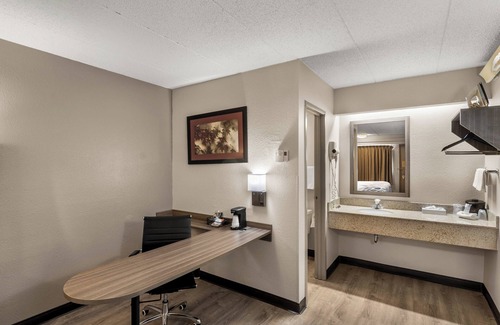 Enfield Hotel | Red Roof Inn Enfield