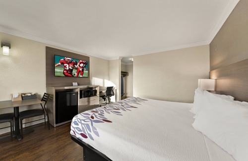 Bellflower Hotel | Red Roof Inn Los Angeles – Bellflower