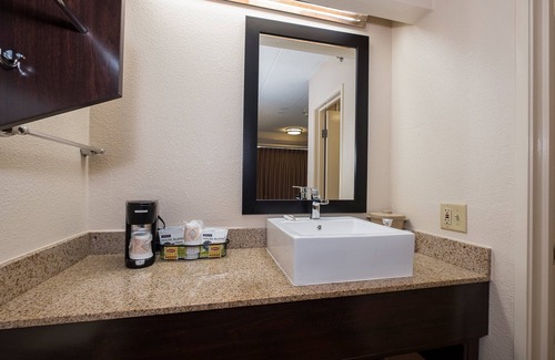 Framingham Hotel | Red Roof Inn PLUS+ Boston - Framingham