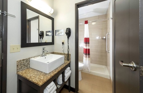 Huntsville Hotel | Red Roof Inn PLUS+ Huntsville