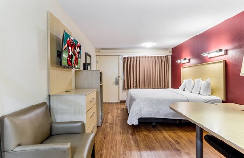 Goodlettsville Hotel | Red Roof Inn PLUS+ Nashville North - Goodlettsville