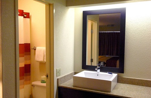 Essington Hotel | Red Roof Inn PLUS+ Philadelphia Airport