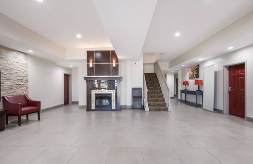 Bessemer Hotel | Red Roof Inn PLUS+ & Suites Birmingham - Bessemer