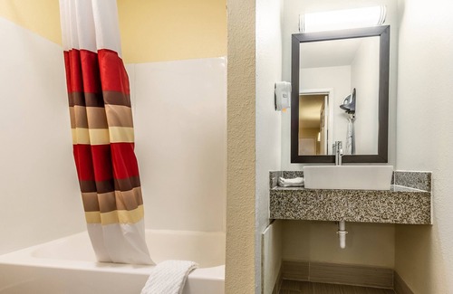 Scottsburg Hotel | Red Roof Inn Scottsburg