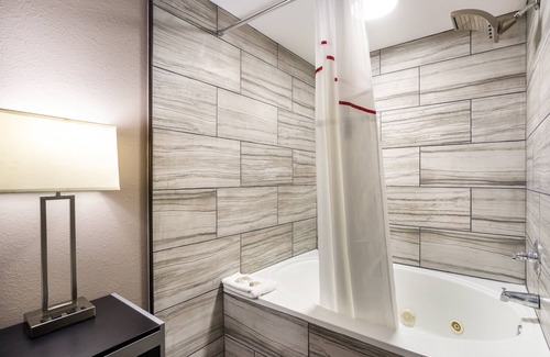 Athens Hotel | Red Roof Inn & Suites Athens, AL