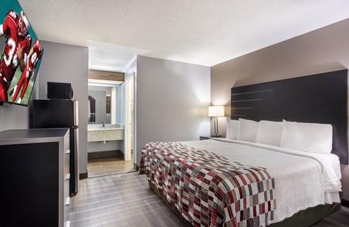 Athens Hotel | Red Roof Inn & Suites Athens, AL