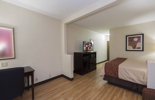 Roselawn Finance Hotel | Red Roof Inn & Suites Cincinnati North - Mason