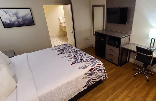 Cornelius Hotel | Red Roof Inn & Suites Cornelius – Lake Norman