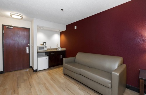Dover Hotel | Red Roof Inn & Suites Dover Downtown
