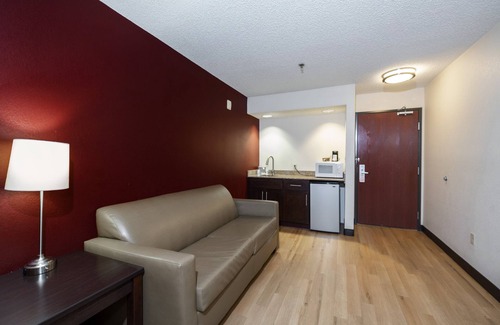 Dover Hotel | Red Roof Inn & Suites Dover Downtown