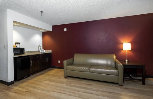 Dover Hotel | Red Roof Inn & Suites Dover Downtown