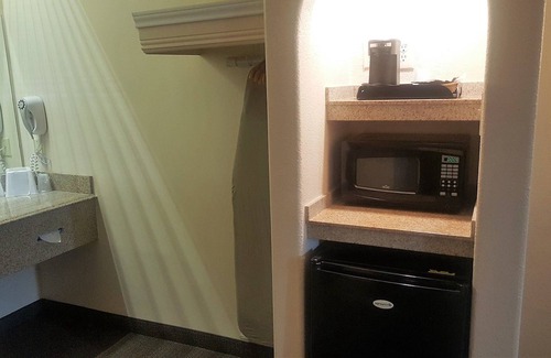 FM 1960 Hotel | Red Roof Inn & Suites Houston - Humble/IAH Airport