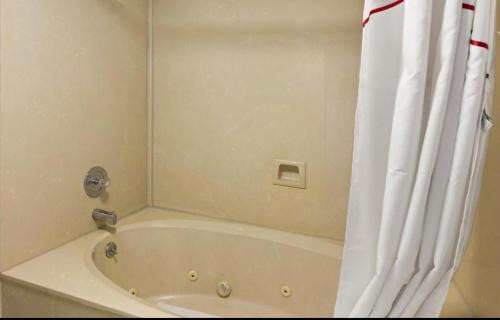 Monroe Hotel | Red Roof Inn & Suites Monroe, NC
