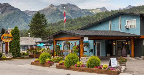 East Kootenay Hotel | Red Tree Lodge
