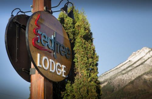 East Kootenay Hotel | Red Tree Lodge