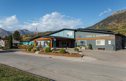 East Kootenay Hotel | Red Tree Lodge